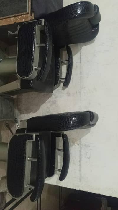 urgent sale 2p salon chair 03281892358