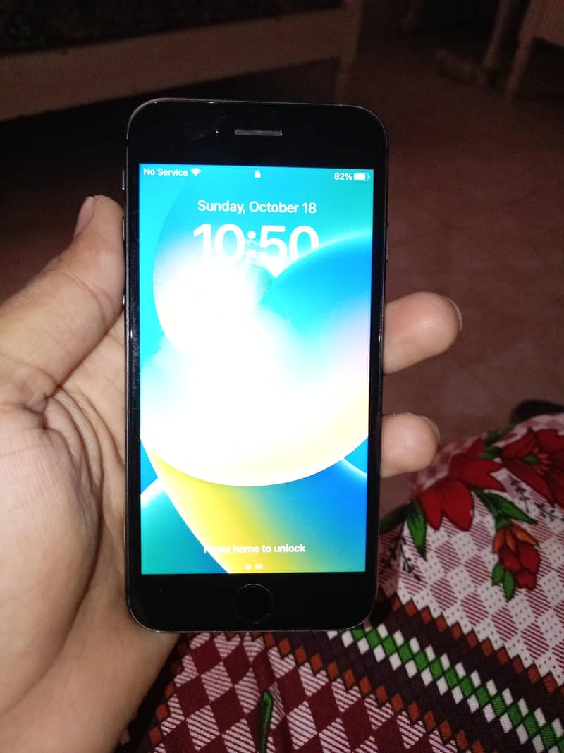 Apple iPhone 8 1