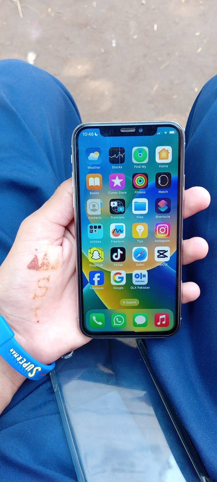 Apple iPhone X 4
