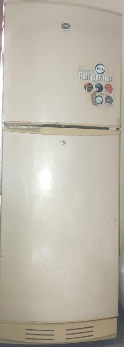 I am selling the Fridge of PEL company in medium size