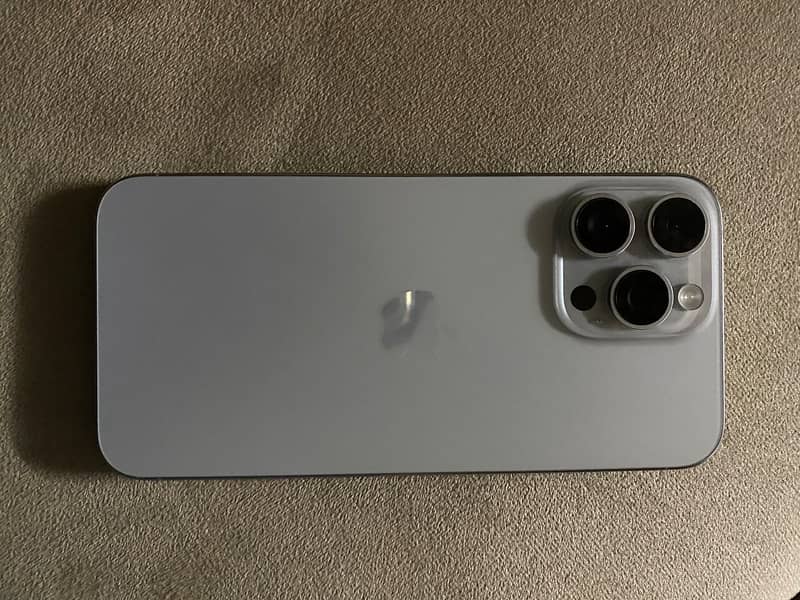 Apple iPhone 15 Pro Max 0