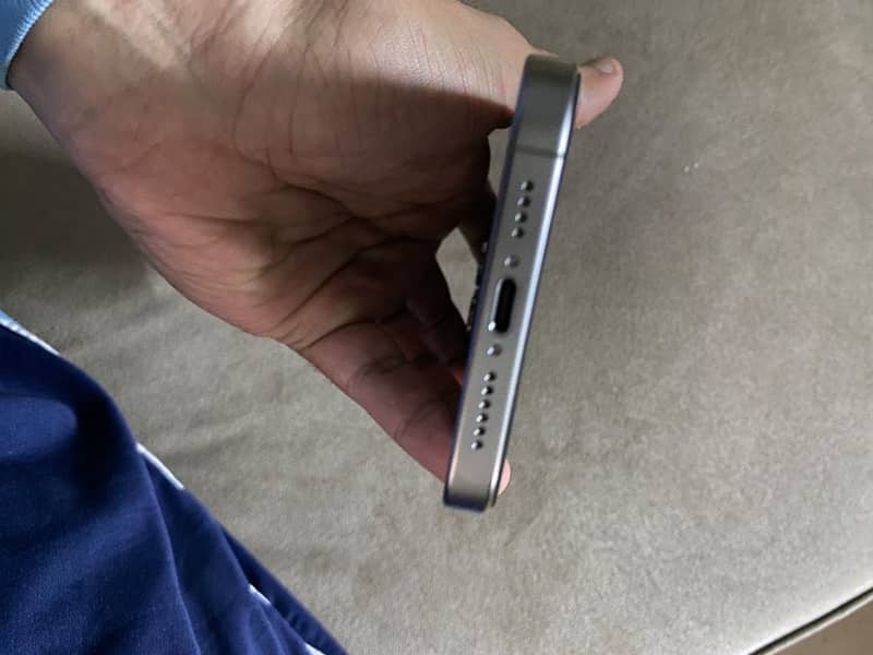 Apple iPhone 15 Pro Max 4