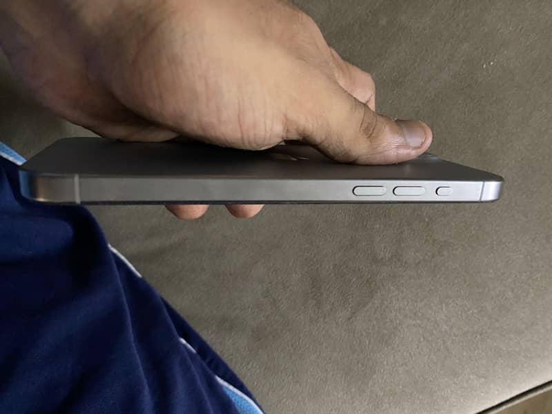 Apple iPhone 15 Pro Max 5