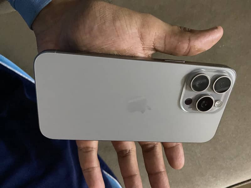 Apple iPhone 15 Pro Max 6