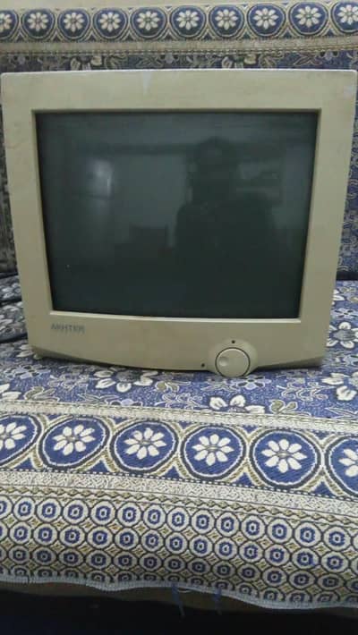 CRT Monitor / Computer Screen in Good Working Condition