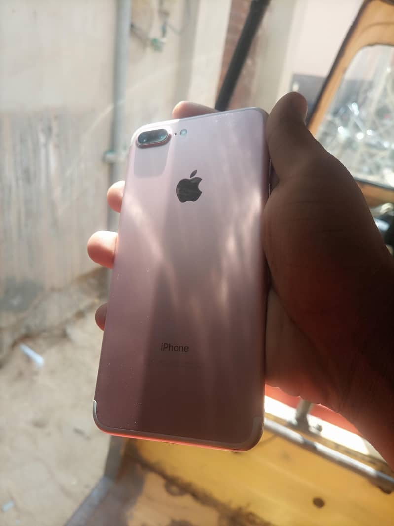 Apple iPhone 7 Plus 1