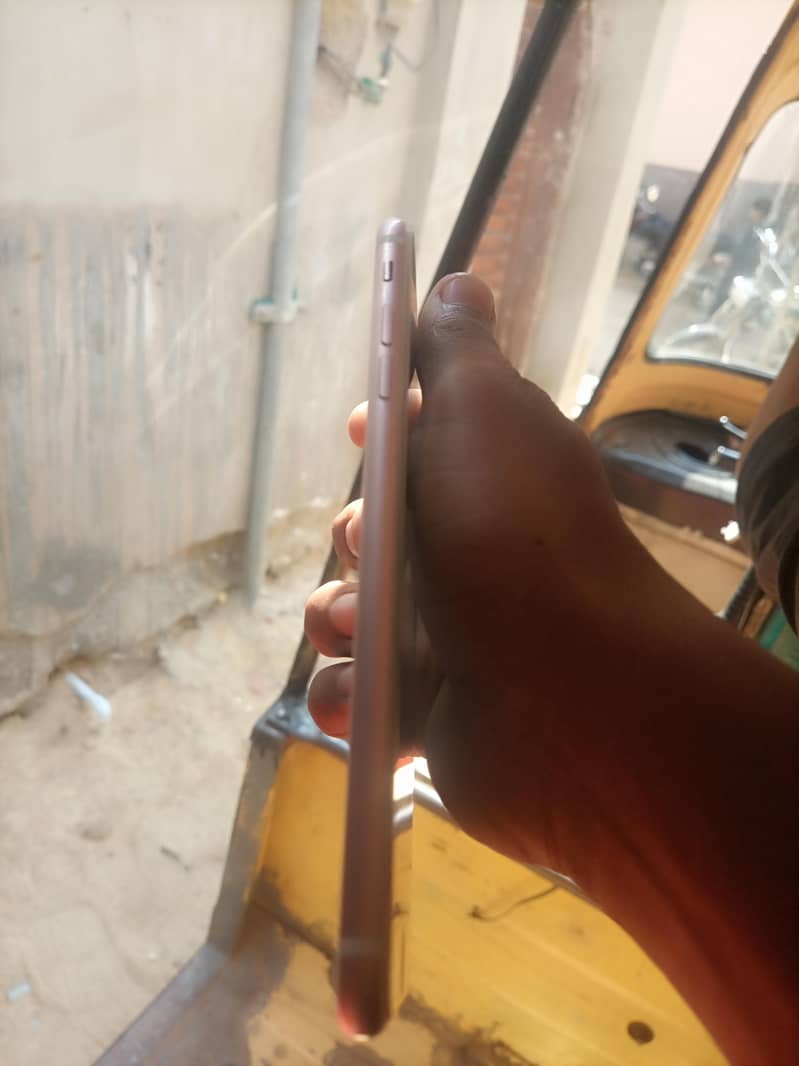 Apple iPhone 7 Plus 3