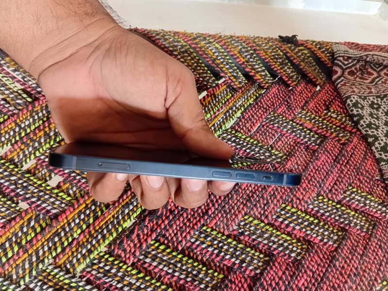 iPhone 12 lock 2