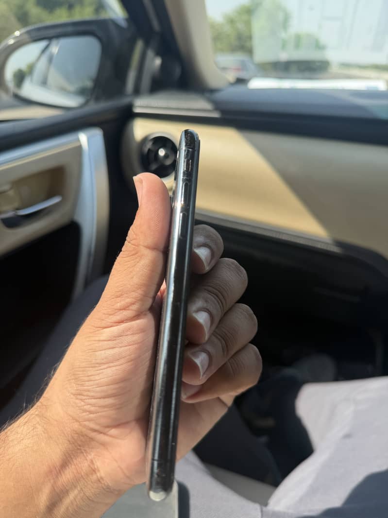 Apple iPhone X 3