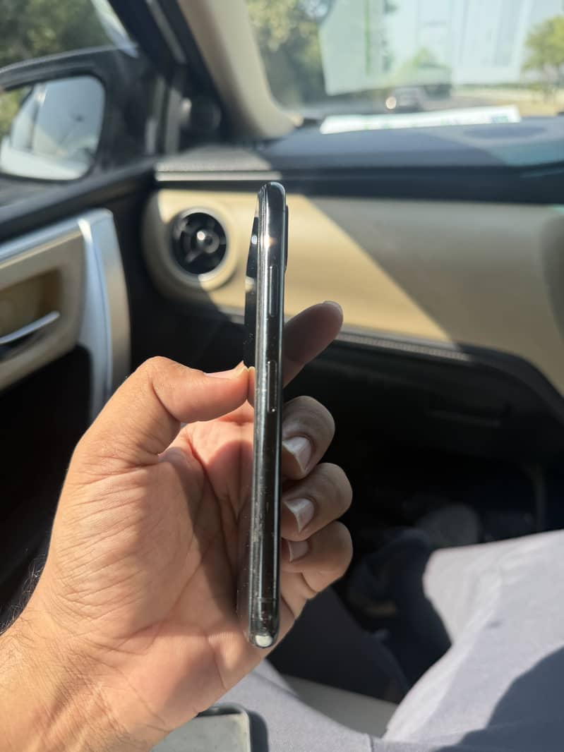 Apple iPhone X 4