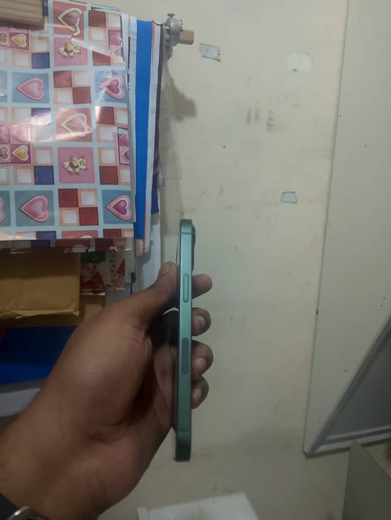 Apple iPhone 13 3