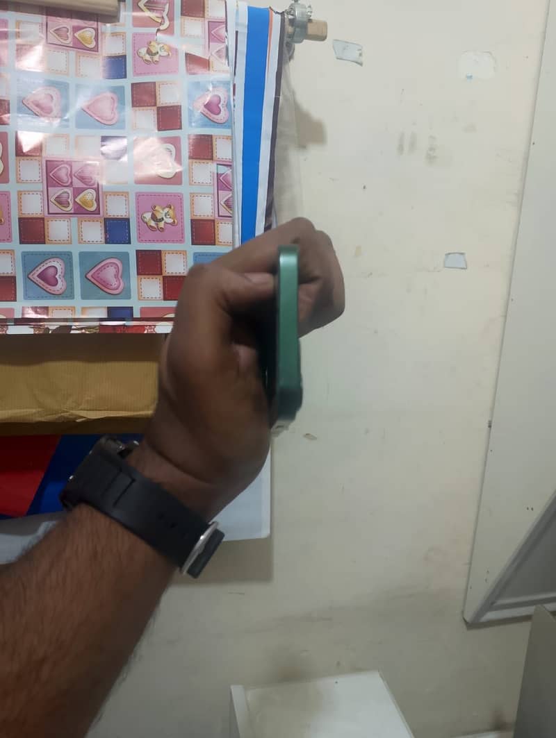 Apple iPhone 13 5