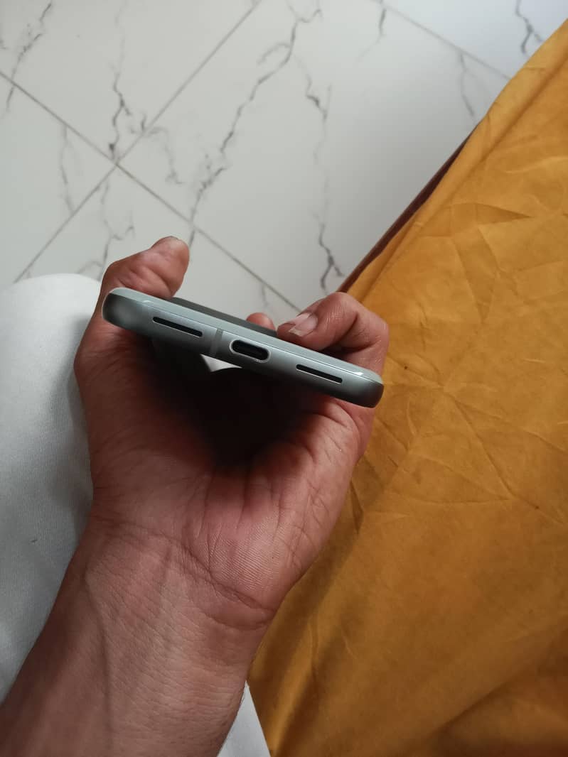 Google Pixel 8 5