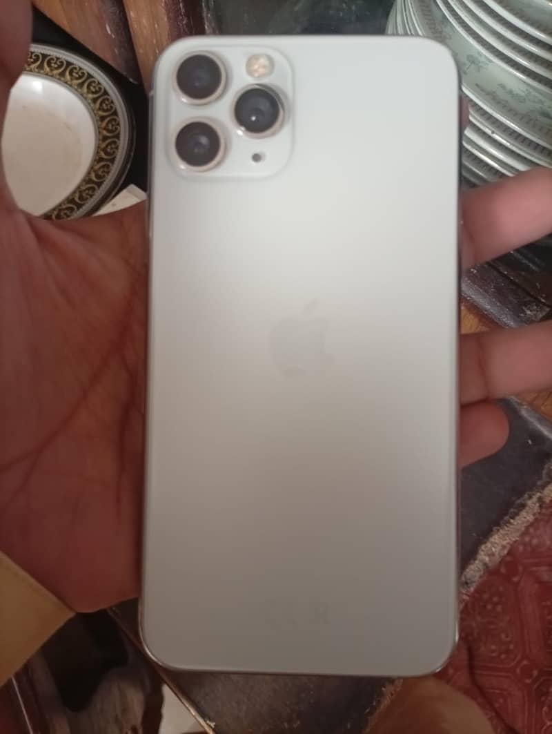 Apple iPhone 11 Pro 4