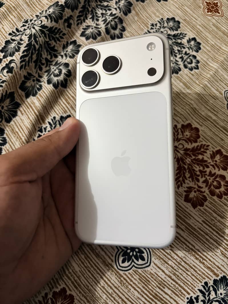 Apple iPhone 17 Pro Max 1