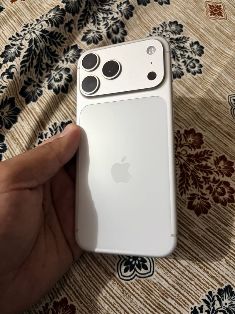 Apple iPhone 17 Pro Max 2