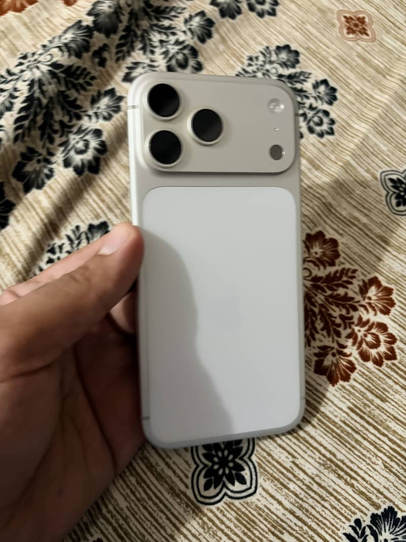 Apple iPhone 17 Pro Max 3