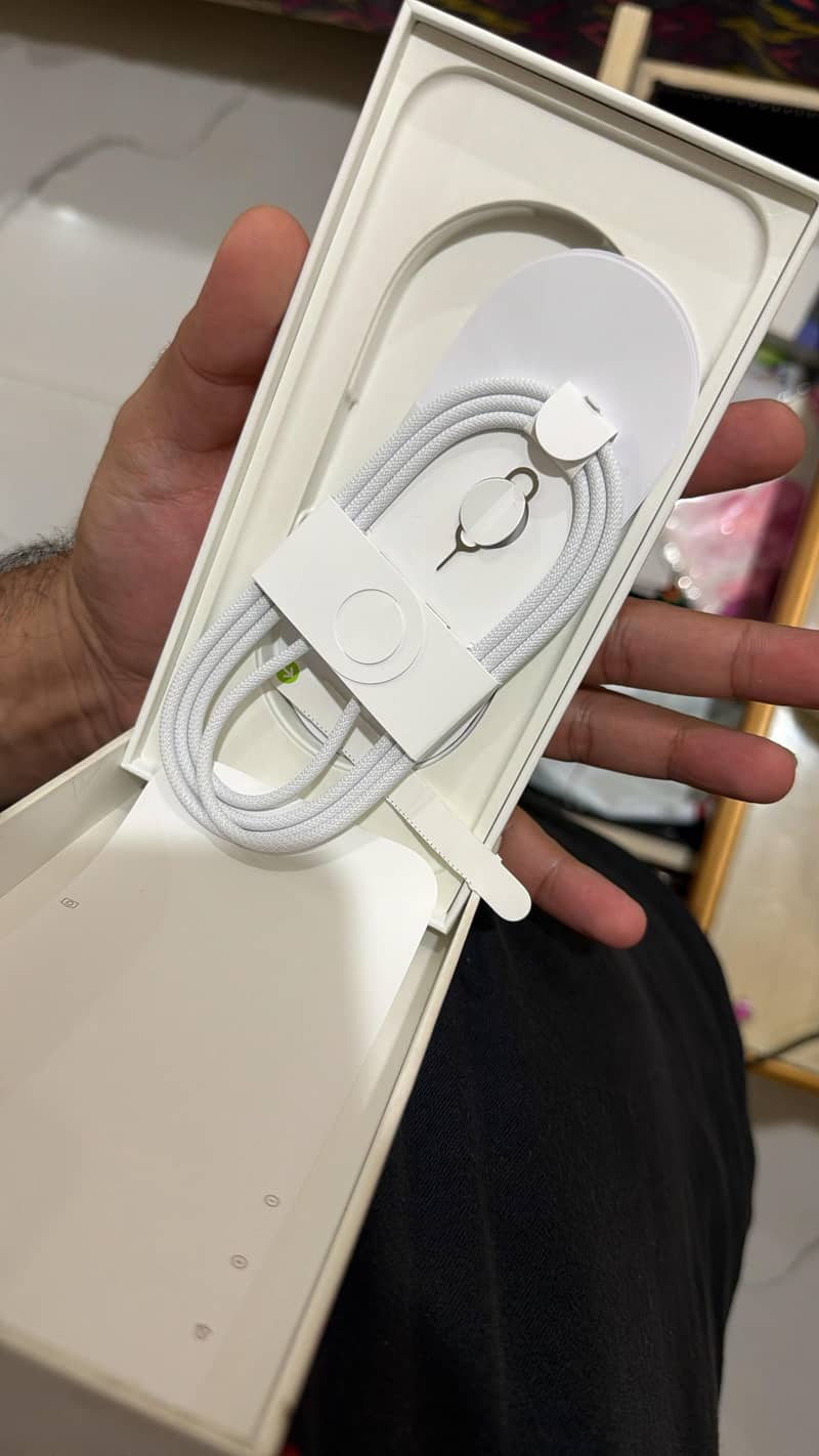Apple iPhone 16 Pro Max 2