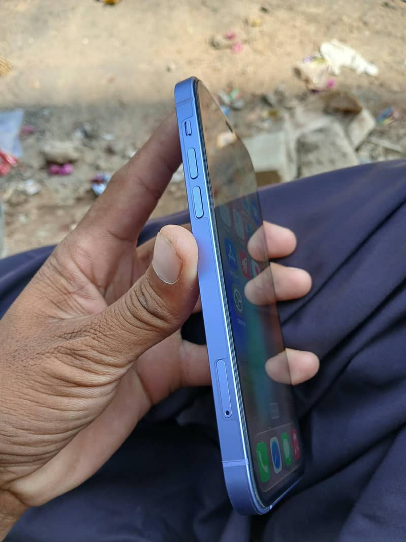 Apple iPhone 12 5
