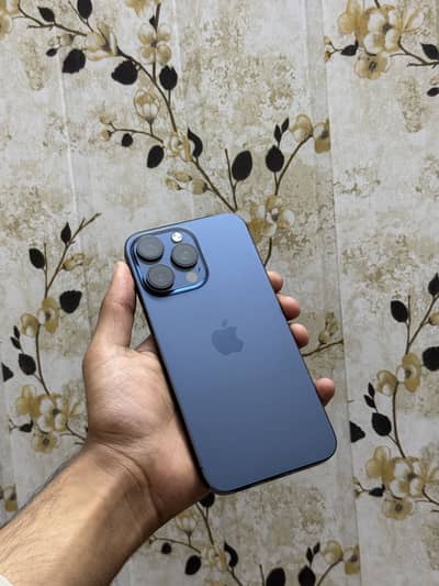 Apple iPhone 15 Pro Max 10/10 mobile phone for sale