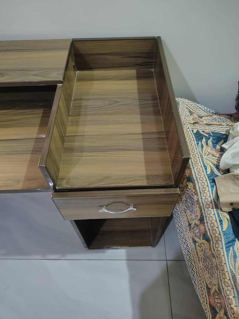 Computer Table 0