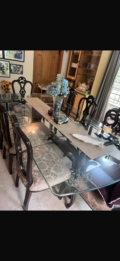 Stylish table set for sale for a very reasonable price