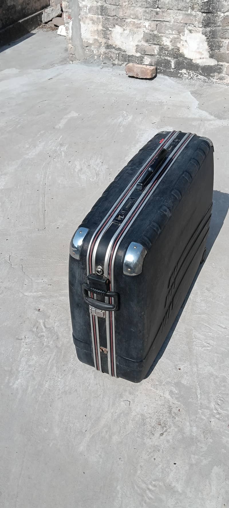 CORONA SUIT CASE 4