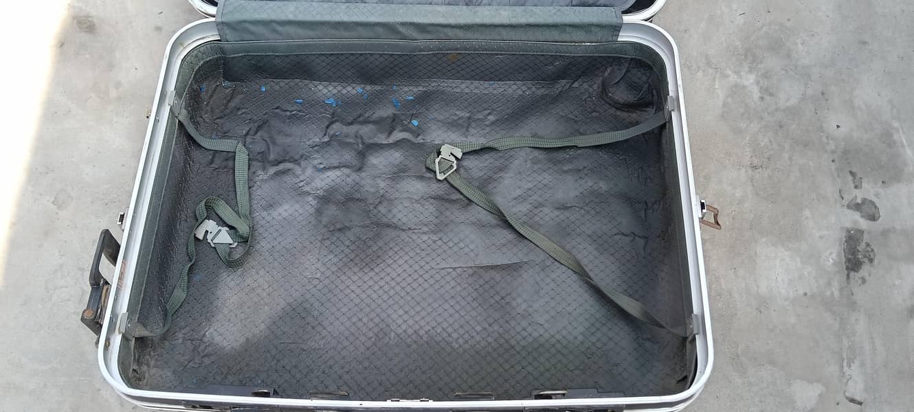 CORONA SUIT CASE 6