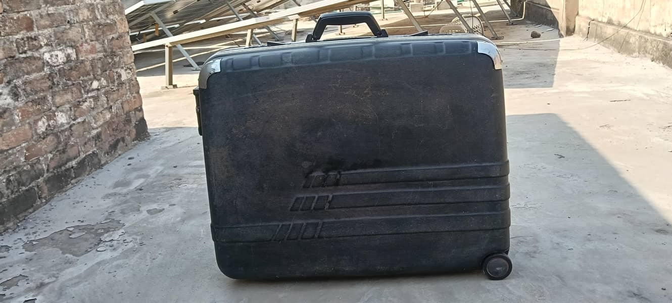 CORONA SUIT CASE 11