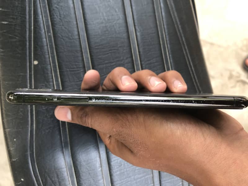 Apple iPhone 11 Pro Max 1