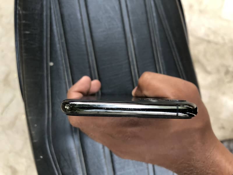 Apple iPhone 11 Pro Max 2