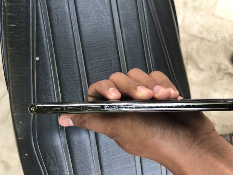 Apple iPhone 11 Pro Max 4