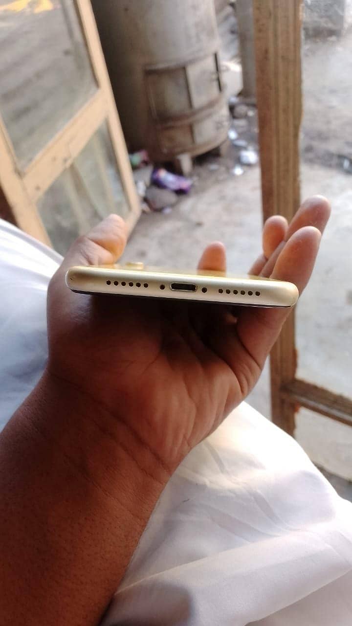 Apple iPhone XR 0