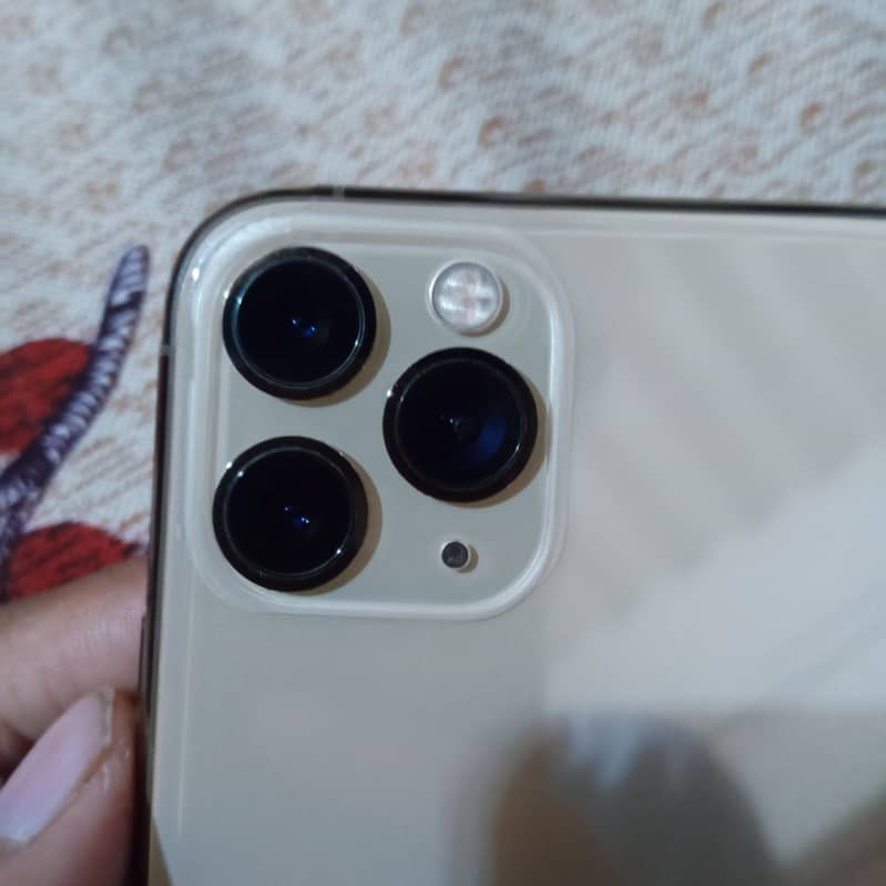 Apple iPhone 11 Pro 1