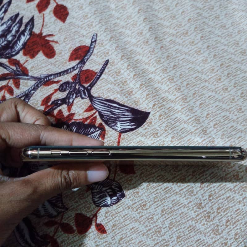 Apple iPhone 11 Pro 3