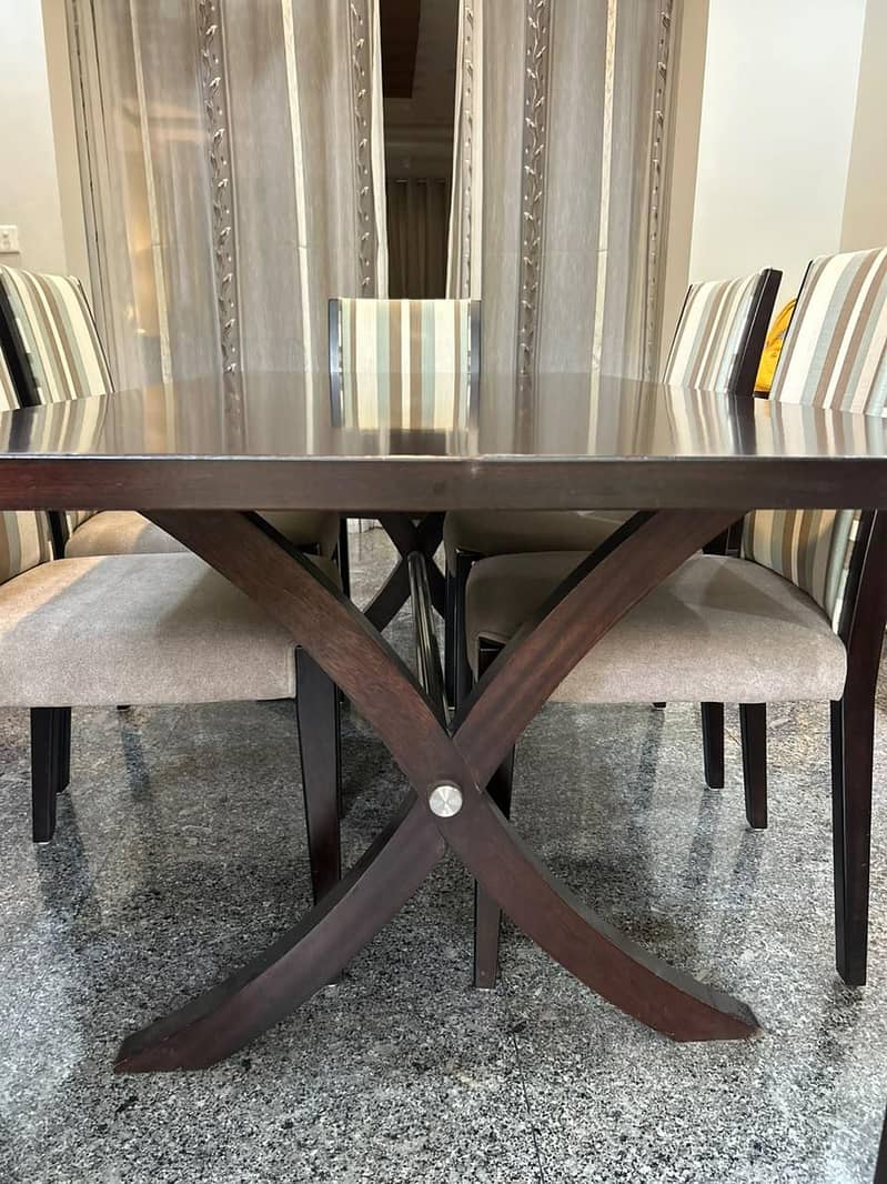 Interwood Dining Table Set  6 Men 1