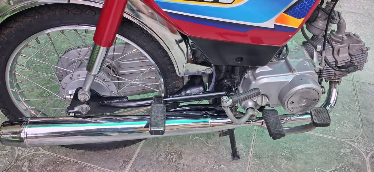 Honda CD70 7