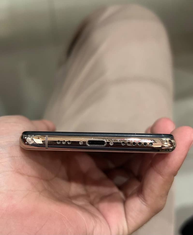 Apple iPhone XS 3