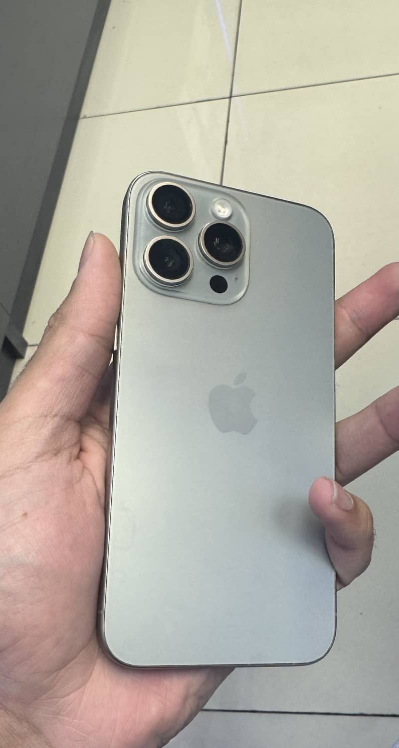 Apple iPhone 15 Pro Max 2