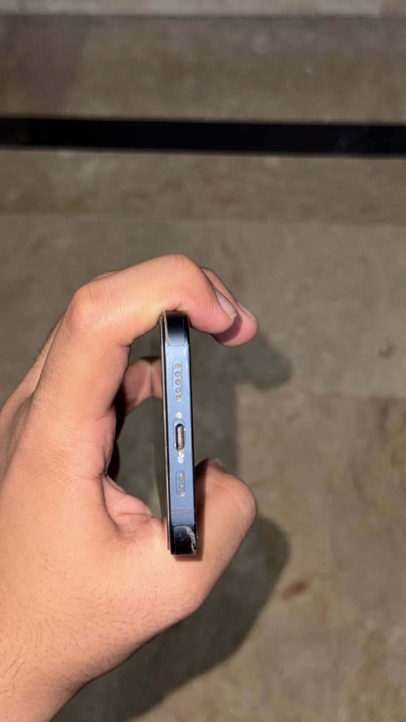 Apple iPhone 13 JV 3
