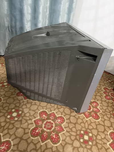 Sony Trinitron CRT Television with Remote – Used