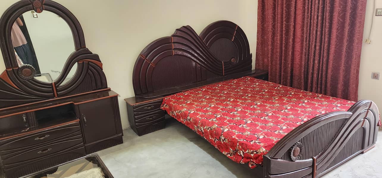 bed with dressing 4