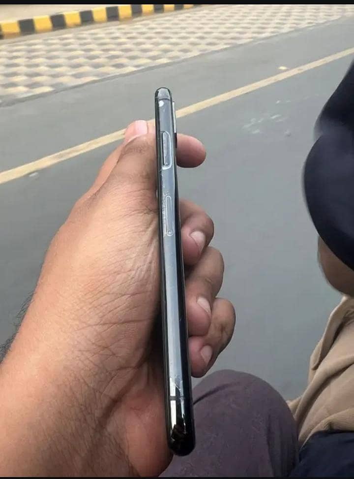 Apple iPhone X 3