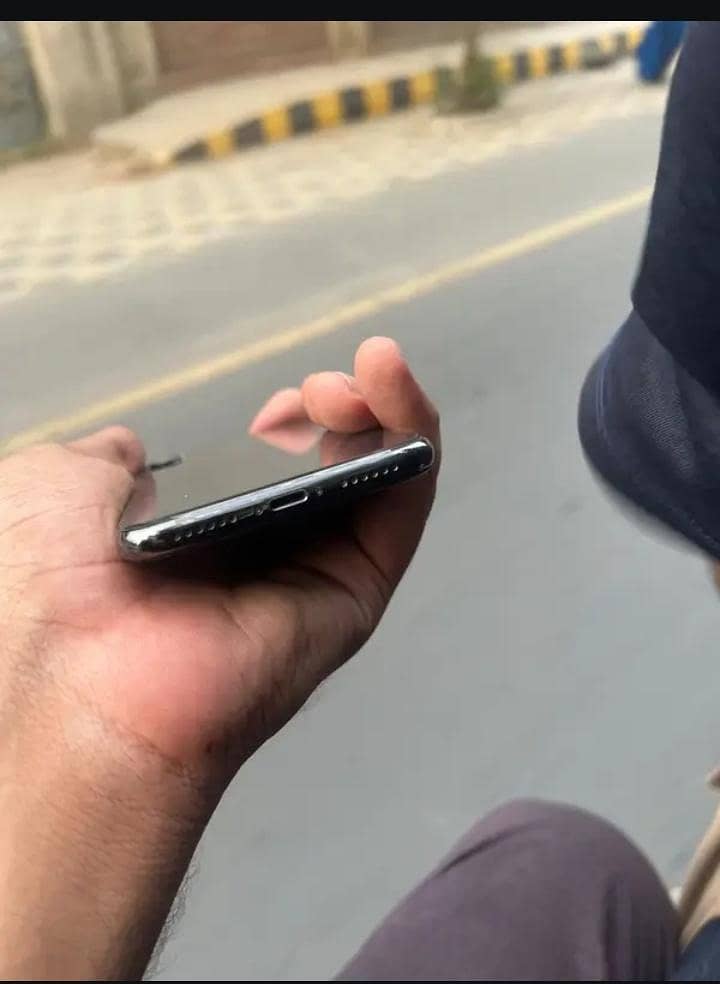 Apple iPhone X 4