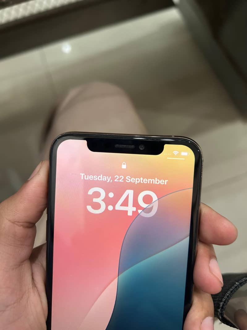 Apple iPhone XS 4