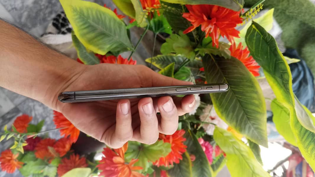 Apple iPhone 11 Pro Max 1