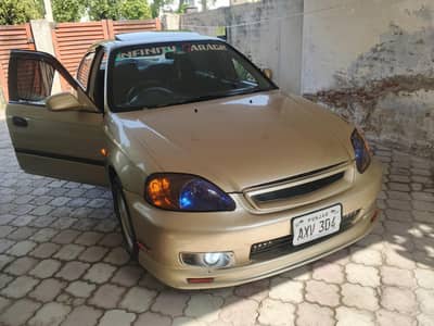 Honda Civic Oriel 2000.