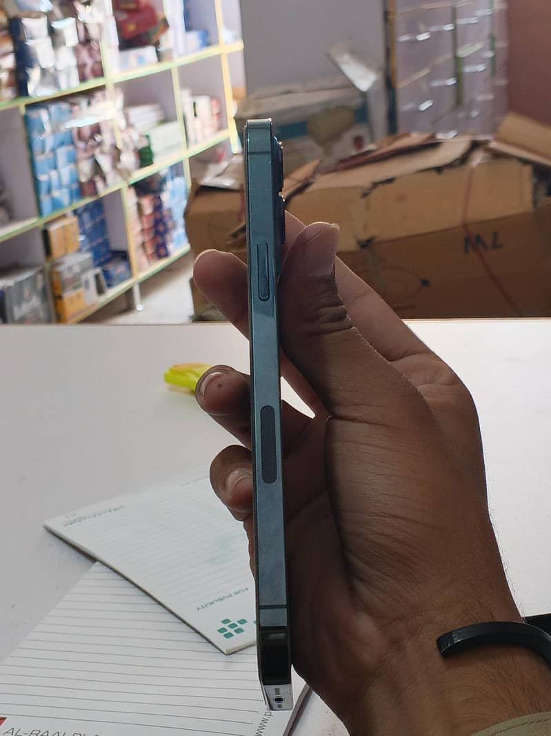 Apple iPhone 12 Pro Max 4