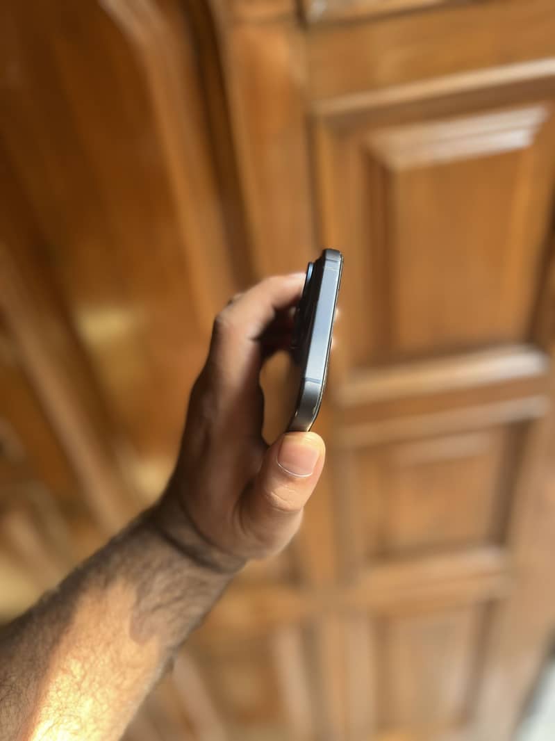Apple iPhone 15 Pro Max 2
