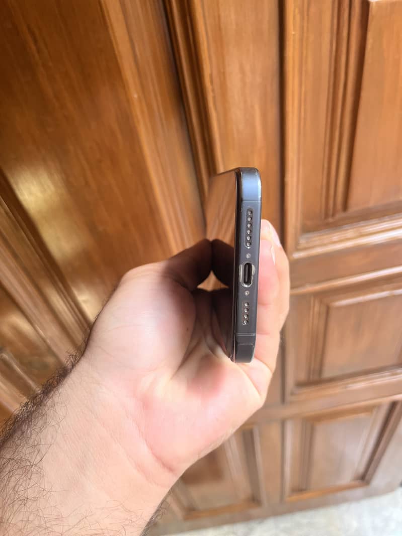 Apple iPhone 15 Pro Max 3